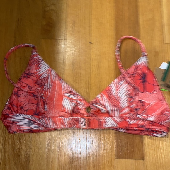 NWT!! Volcom Sea U Soon V Neck Bikini Top Size XS - Picture 6 of 7